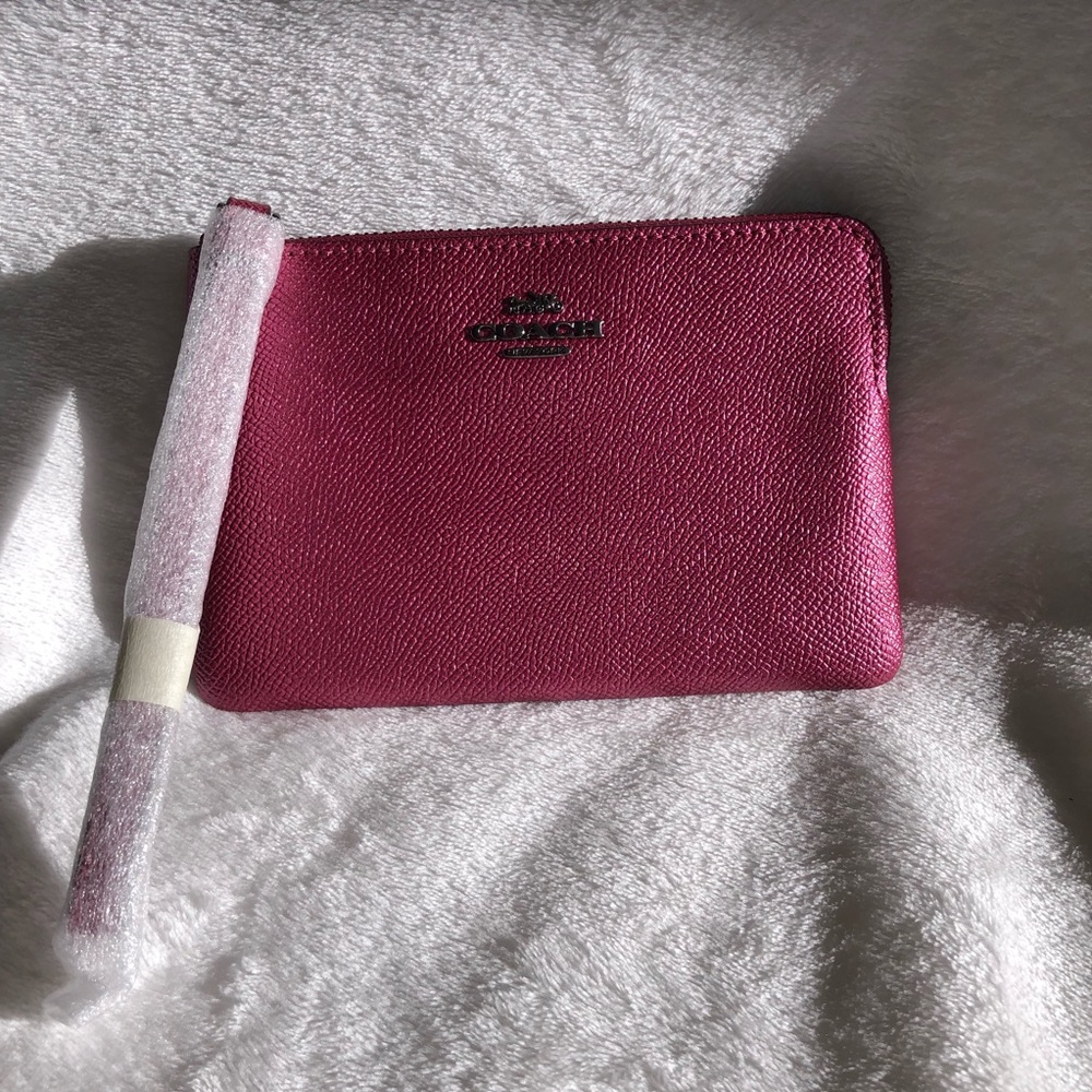 🔥NEW🔥Coach Metallic Corner Zip Wristlet